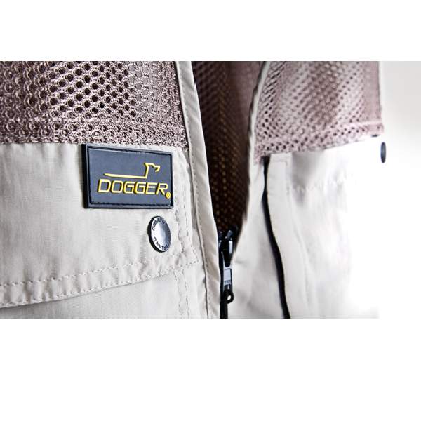 Dogger-gilet-ete-sahara-beige-detail-devant